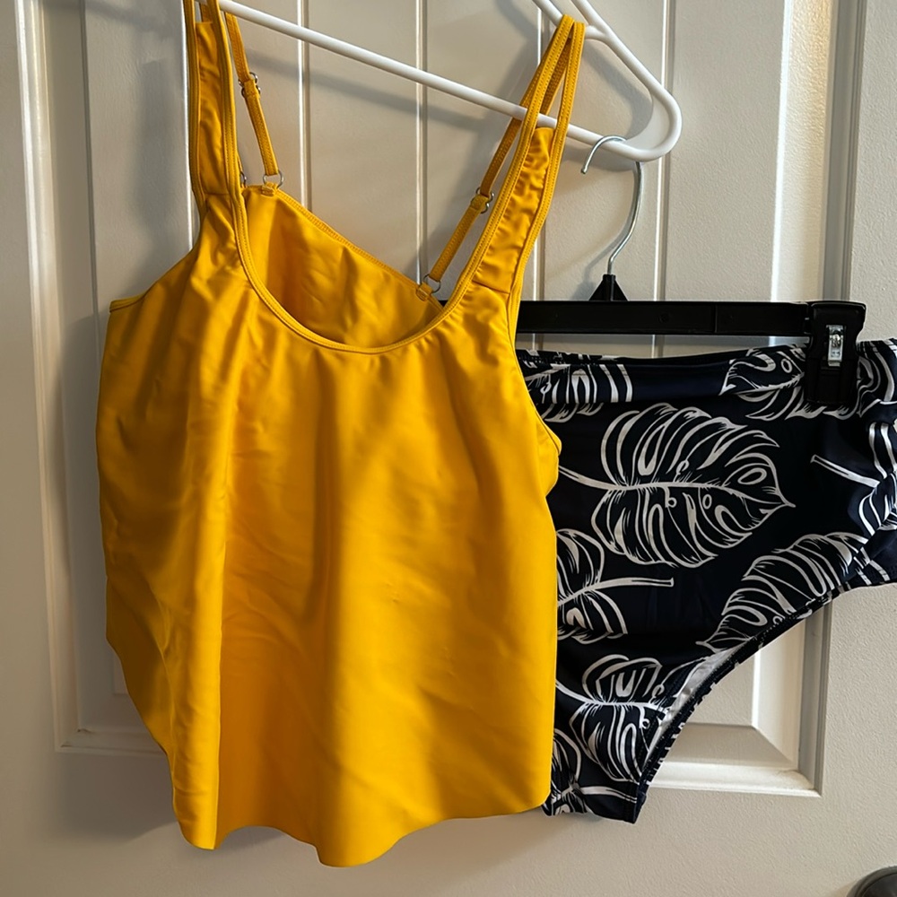 NWOT Small 2 Piece Swimsuit